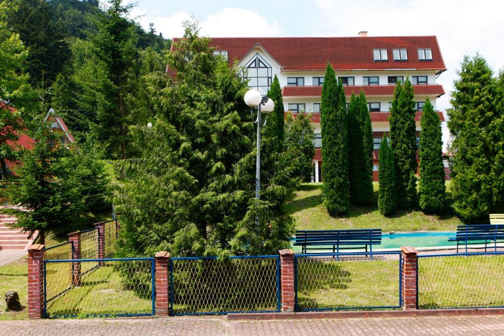 Perelka Natura Tour Hotel ชิสนา ภายนอก รูปภาพ